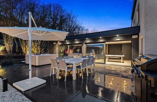 Aubange Villa | Luxury 3-bedroom villa with jacuzzi and pool
