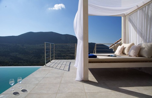 Fternon Villa | LUXURY 3 bedroom villa infinity pool, near Mikros Gialos beach, Sivota & Nidri