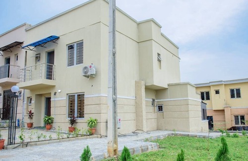 Abuja House | Luxury 3 Beds Apart - 24Hrs Elect/WIFI/Security