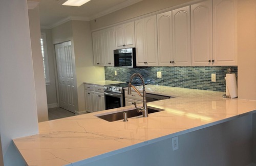 Islamorada Condo | ☀️Luxury 3 BR Remodeled! Ocean View PoolSpa, MarinaBikes Boat Slip Tennis/Pickle