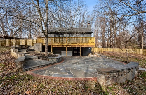 Lakeview House | Luxury 3 BR Single Family Home - Half Acre Fenced lot, Backed to woods