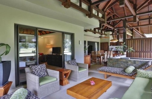 Grand River South East Apartment | Luxury 3 bedroom flat overhanging Anahita Golf Course off Ile aux Cerf