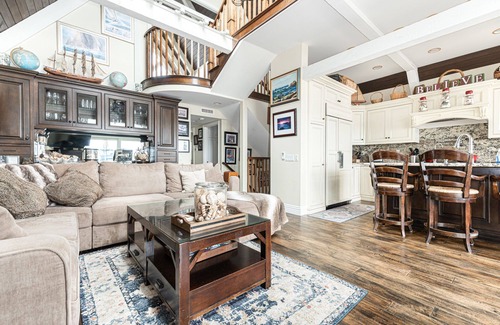 Santa Ana Heights Condo | Luxury 3-Story Beachfront Home w/AC | Panoramic Ocean Views | Directly on the Sand!