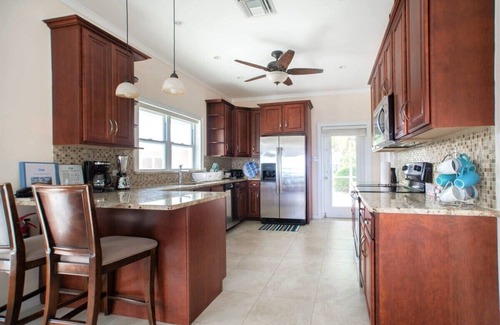 North Side House | Luxury 3bd Beach View, # 3 Blue, Stunning Views