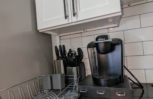 Primos Secane House | Luxury 3bed 1bath with free parking. Close to Philadelphia airport
