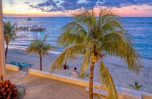 Antoneys Cay Condo | Luxury 3bedroom 3 bathroom with stunning views steps from the beach