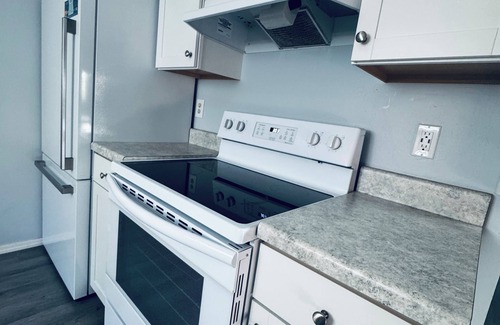Bloomington House | Luxury 3BR Home Near IU & Downtown- – Deck, Dishwasher & In‑Unit Laundry