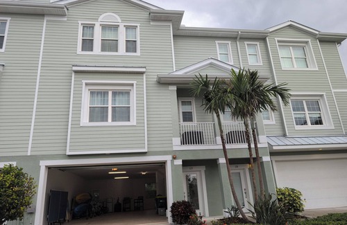 Cape Haze House | Luxury 3BR Townhome - 10 min from Beach - 2 Master Suites - Private Elevator
