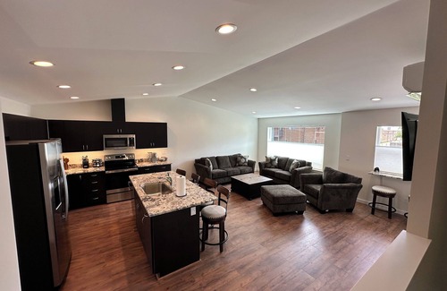 Joseph House | Luxury 3BR Townhome - Walk anywhere in Joseph! (D)