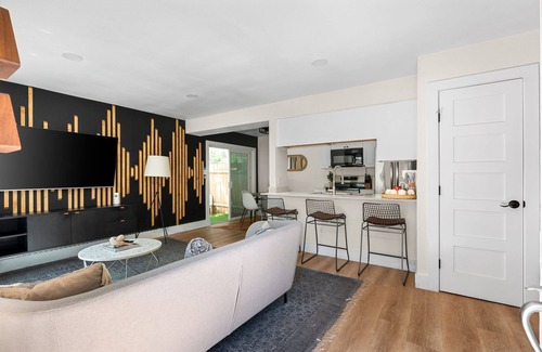 St. Edwards Condo | Luxury 3mi to DT ~ South Congress ~ Walkable