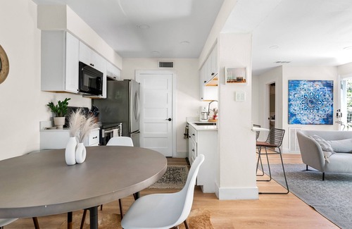 St. Edwards Condo | Luxury 3mi to DT ~ South Congress ~ Walkable