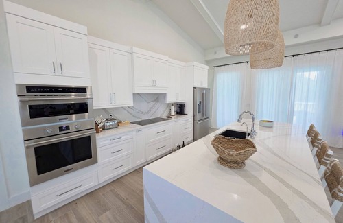 Treasure Cay House | Luxury 4 bedroom home on Ocean Blvd w/private access to the beach. Sleeps 14