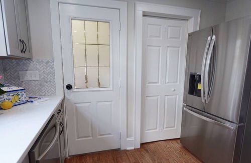 Maple Hill House | Luxury 4-bedroom house in charming Bloomfield, Secluded, WiFi & Security camera.