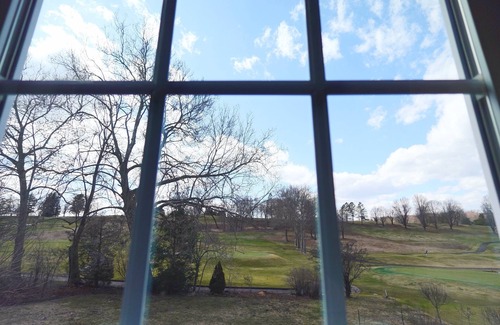Maple Hill House | Luxury 4-bedroom house in charming Bloomfield, Secluded, WiFi & Security camera.