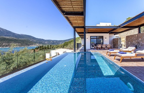 Nidri Villa | Luxury 4-bedroom Villa with Infinity Swimming Pool and View