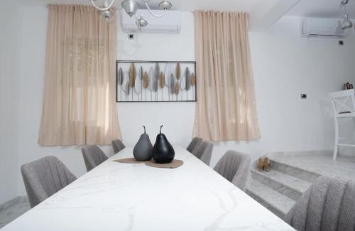 Strp Villa | Luxury 4-bedroom villa with pool! - Strp