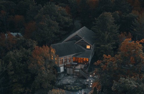 Gravenhurst Cottage | Luxury 4-Season Lakefront Cottage on Lake Muskoka!