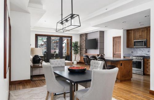 Lakeside Park Apartment | Luxury 4BDR Residence steps from Heavenly Village condo