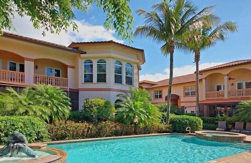 Old Naples Condo | Luxury 4BR Retreat in the Heart of Old Naples – Walk to Beach, 5th Ave & 3rd St