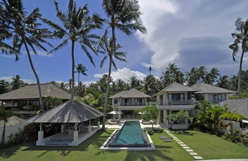 Candi Dasa Villa | Luxury 4BR Waterfront Villa - Candidasa! 6Min Drive To The Beach! W/Swim Pool!