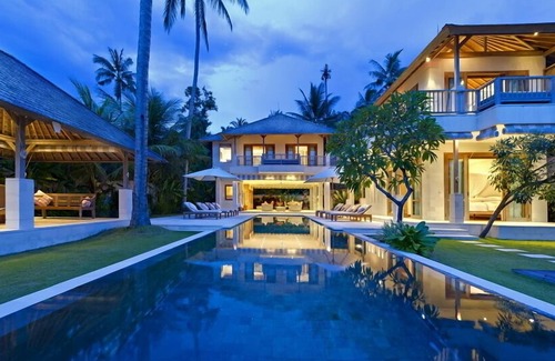 Candi Dasa Villa | Luxury 4BR Waterfront Villa - Candidasa! 6Min Drive To The Beach! W/Swim Pool!
