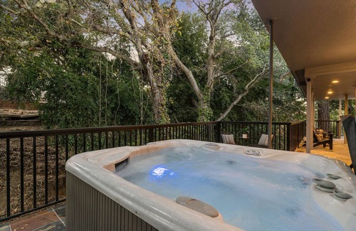 Beresford Park Villa | Luxury 4BR4Ba Basketball Court, Hot Tub Spa, Foosball, Pool Table, Tesla Charger