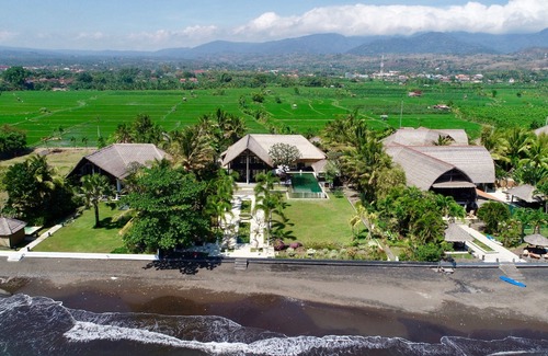 Lokapaksa Villa | Luxury 5 * beach villa in Lokapaksa near Lovina, North Bali