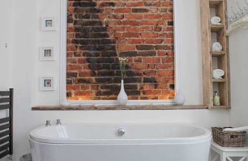 Brighton House | Luxury 5 bed house near to City Centre and Beaches. Sleeps 12, outside courtyard