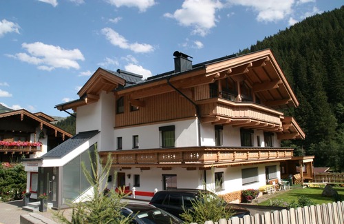 Lanersbach Ski Chalet | Luxury 5 bedroom Chalet in Tux, opposite ski lift - Maryhofen Hintertux Glacier