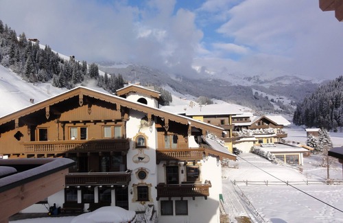 Lanersbach Ski Chalet | Luxury 5 bedroom Chalet in Tux, opposite ski lift - Maryhofen Hintertux Glacier