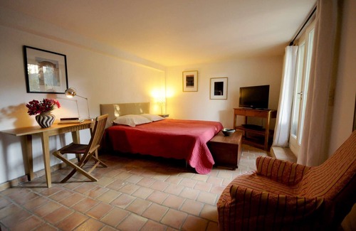 Cesseras Villa | Luxury 5 Bedroom Home in Languedoc with Pool