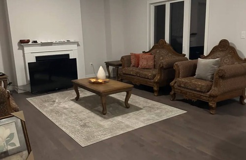 Simcoe House | Luxury 5 bedroom home in Simcoe