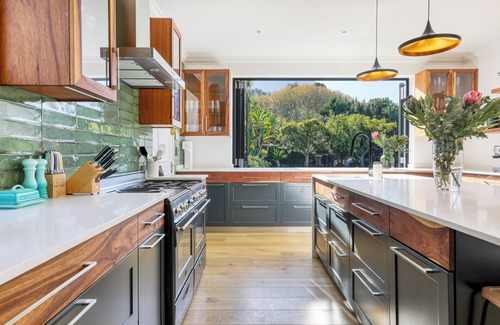 Constantia Villa | Luxury 5-Bedroom Villa in Upper Constantia
