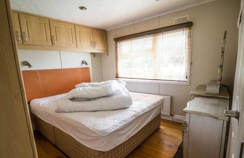 Hunstanton House | Luxury 5 berth lodge at Manor Park with huge decking in Hunstanton ref 23198K