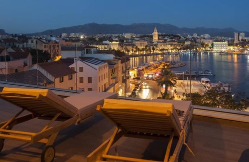 Split Apartment | Luxury 5* PENTHOUSE - panoramic view & hot tub