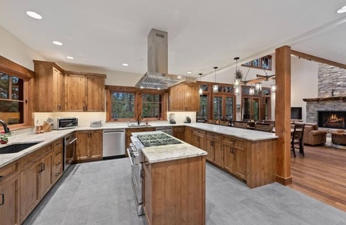 Cle Elum Cabin | Luxury 5-Suite Suncadia Golf Home w/hot tub, sauna and game/media level