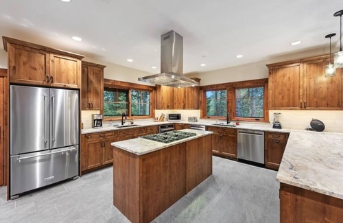 Cle Elum Cabin | Luxury 5-Suite Suncadia Golf Home w/hot tub, sauna and game/media level