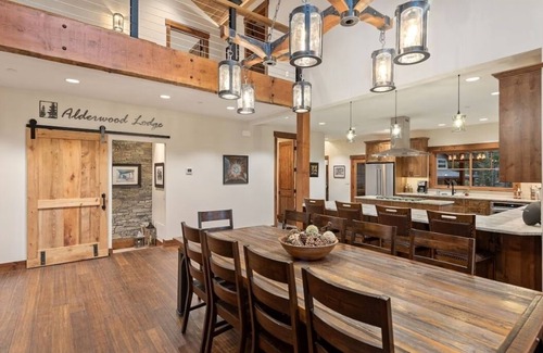 Cle Elum Cabin | Luxury 5-Suite Suncadia Golf Home w/hot tub, sauna and game/media level