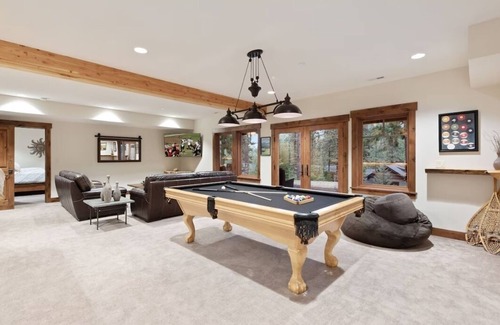 Cle Elum Cabin | Luxury 5-Suite Suncadia Golf Home w/hot tub, sauna and game/media level