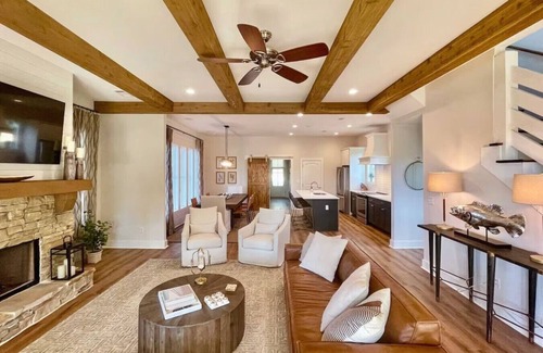 Dadeville House | Luxury 5BR Lake House w/Porch & Lake View
