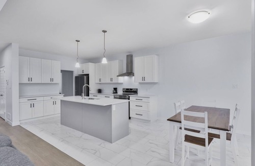 Lambeth House | Luxury 5BR London Escape: Perfect for Families & Groups!