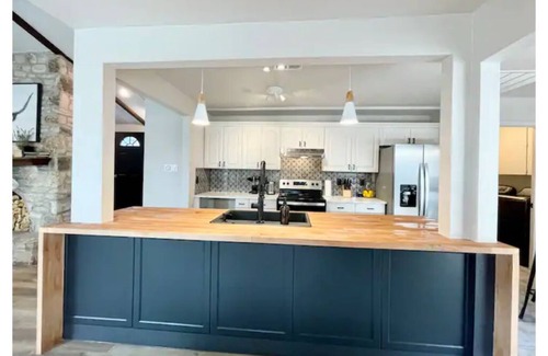 Indian Oaks House | *Luxury 5mi Domain 6Rms3 bath/Pool/HotTub/Foosball