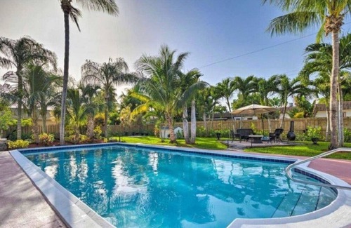 Boynton Beach House | Luxury 6 Bedroom 4 Bath Mini Resort with Pool in Backyard Tropical Paradise!