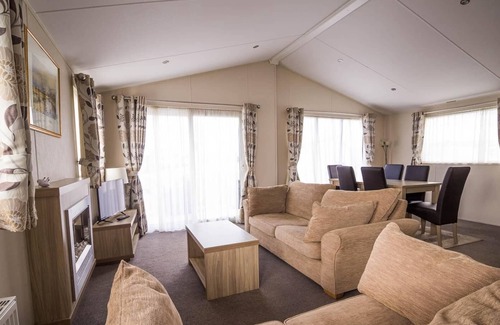 Hunstanton House | Luxury 6 berth lodge with decking at Manor Park in Hunstanton ref 23205K