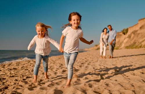 Hopton Cabin | Luxury 6 Berth Lodge With Wifi At Broadland Sands In Suffolk Ref 20011Cv