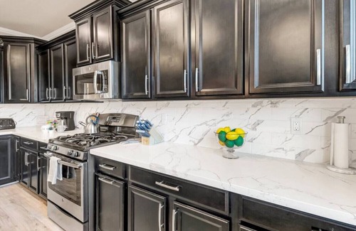 Chandler Villa | Luxury 6 BR Villa w/pool table+backyard+wfh