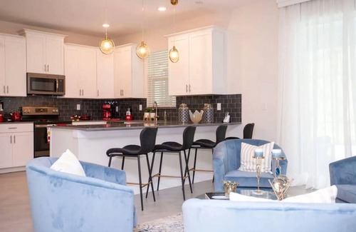 Kissimmee House | Luxury 6BD Home with Game Room, Cinema & Pool