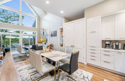 Hidden Valley House | Luxury 7-bdr Mountain Top Home w/HotTub & GameRoom & Fireplace- Few Steps to SKI