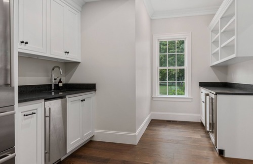 East Orleans House | Luxury 8 Bedroom Home with Heated Pool - 4 minutes to the beach! Pet Friendly!