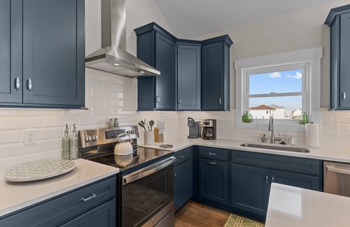 Sneads Ferry House | Luxury 8BR Ocean & Sound Views | Dog-Friendly | Pool Access